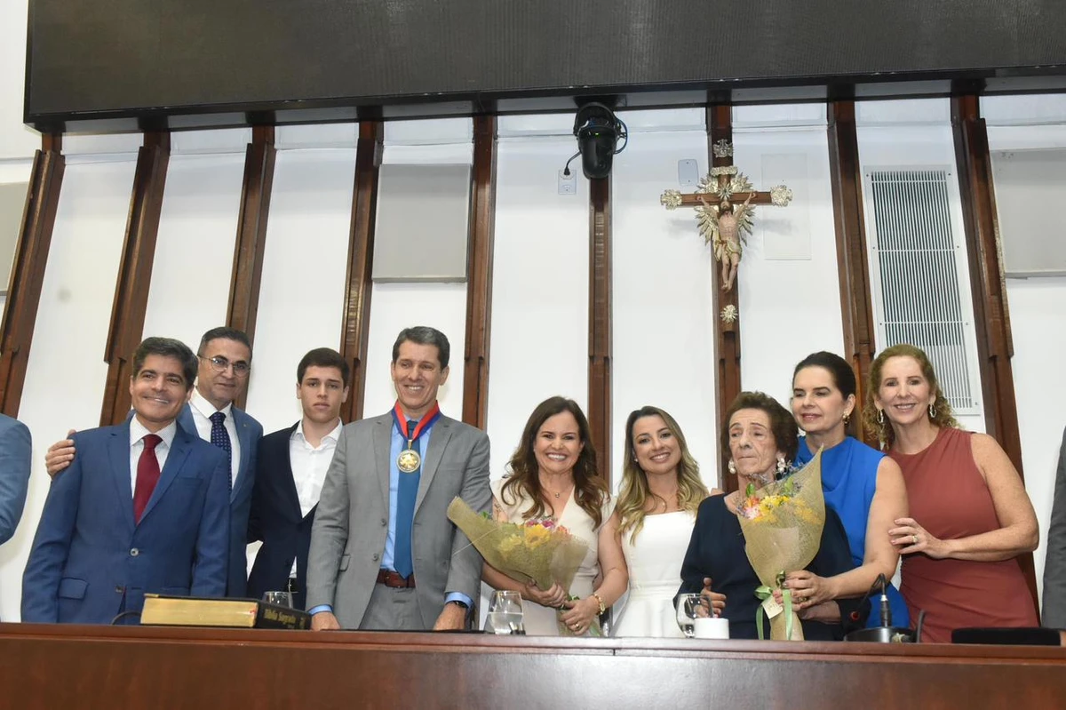 Zé Cocá recebe homenagem da Alba por Divulgação