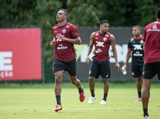 Imagem - Com temporada passada de exemplo, Vitória enfrenta Santos em busca de primeiro triunfo fora de casa
