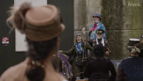 A cidade conta com diversos festivais recorrentes, dentre eles os maiores são o Steampunk NZ Festival e Ōamaru Victorian Heritage Celebrations por Reprodução / YouTube