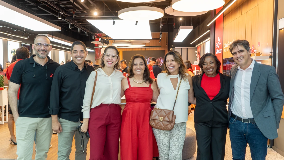 José Marques, Jefte Chaves, Bárbara Souza, Luciana Belmonte, Márcia Mamede, Adriana dos Santos e Marco Aurélio Alves. por  Azus Produtora