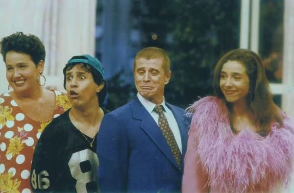 Claudia Jimenez, Tom Cavalcante, Miguel Falabella e Marisa Orth em 'Sai de baixo' por Reprodução/TV Globo