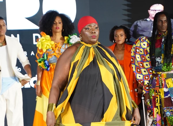 Desfile Afro Fashion Day no ESG Fórum Bahia por Walter Guedes e Erik Salles