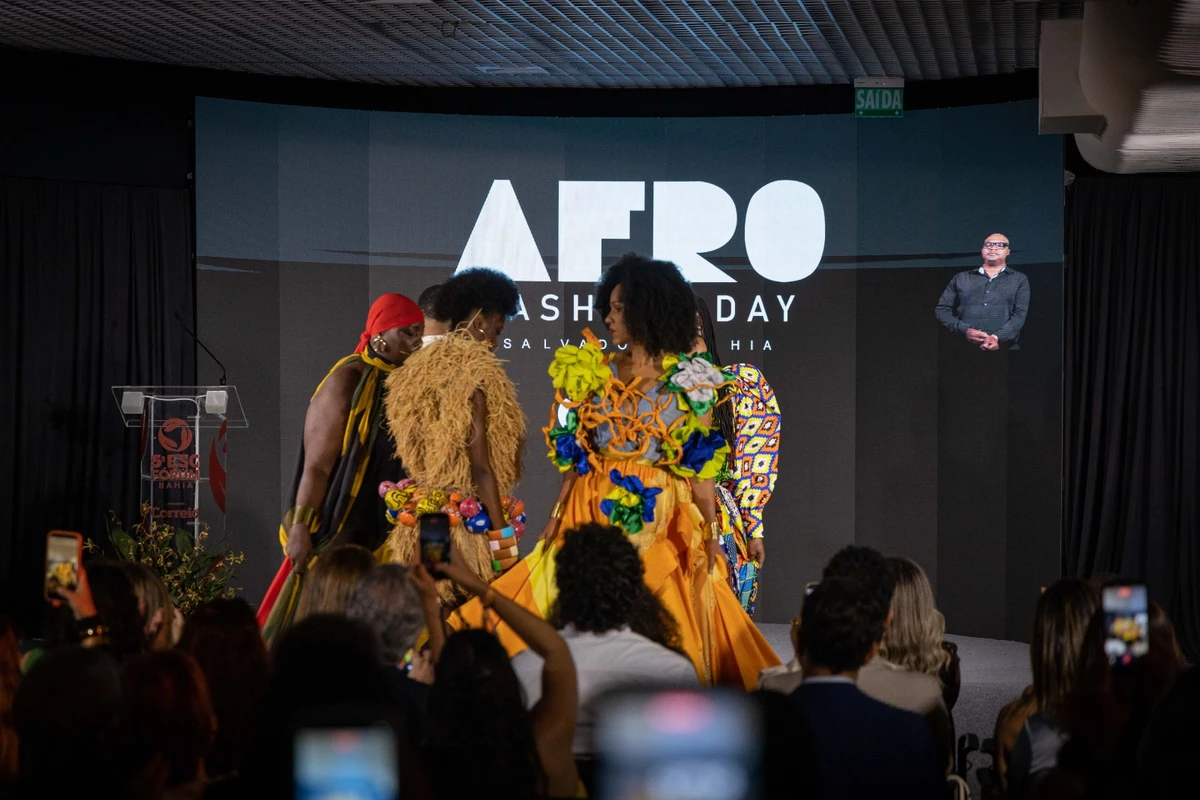 Desfile Afro Fashion Day no ESG Fórum Bahia por Walter Guedes e Erik Salles