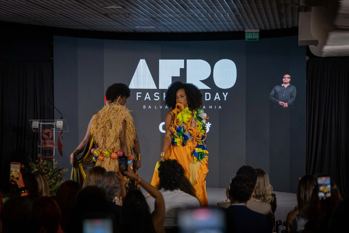 Desfile Afro Fashion Day no ESG Fórum Bahia por Walter Guedes e Erik Salles