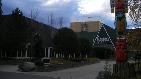 Episódio no Cal Neva Lodge, hotel que foi de Sinatra, virou centro de um episódio que comprova a relação entre o cantor e o mafioso  por fletcherjcm / Wikimedia Commons