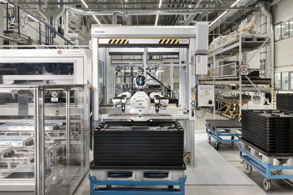 Após testes iniciais bem-sucedidos nos EUA, a montadora agora pretende expandir o uso da tecnologia para suas fábricas alemãs por Divulgação/BMW