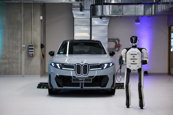 Robôs têm formato semelhante ao humano e capacidade de executar tarefas complexas em ambientes industriais por Divulgação/BMW