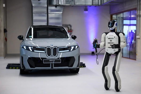 BMW passará a utilizar robôs humanoides em suas linhas de produção  por Divulgação/BMW