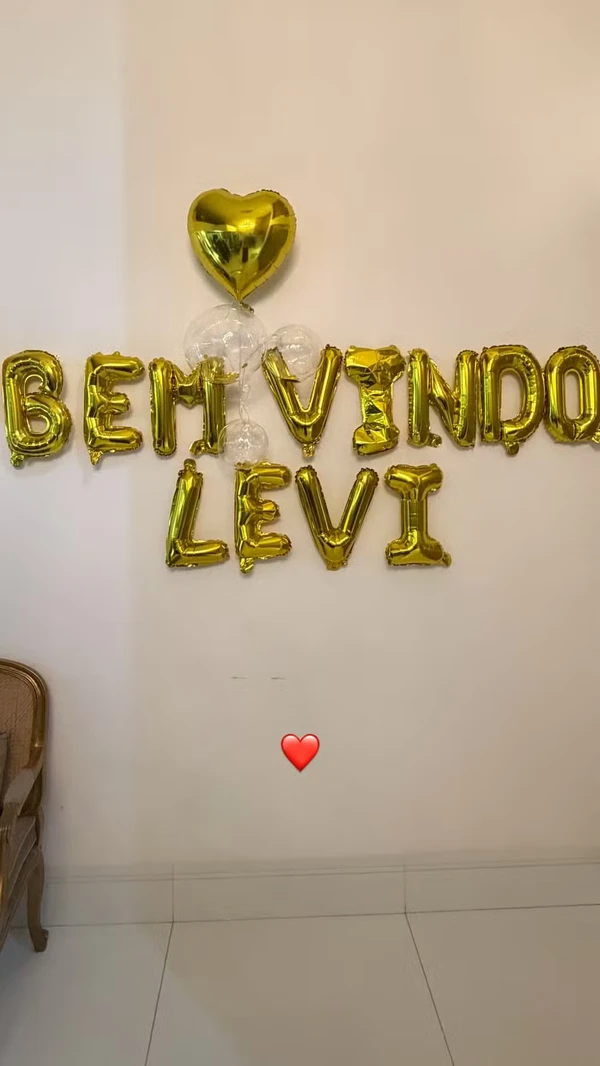 Levi foi recebido em casa com uma decoração de balões por Reprodução/Instagram