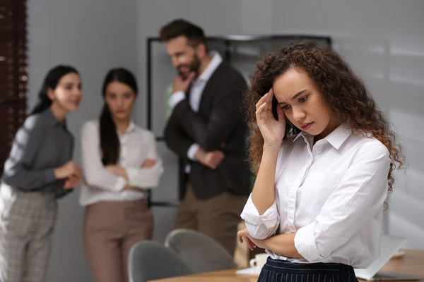 O assédio moral e sexual às mulheres acende o alerta para as organizações e lideranças