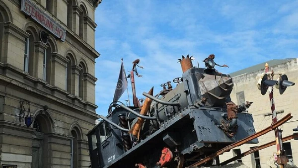 O Steampunk HQ é o coração da cultura steampunk na cidade e um dos principais cartões-postais  por Pseudopanax / Wikimedia Commons