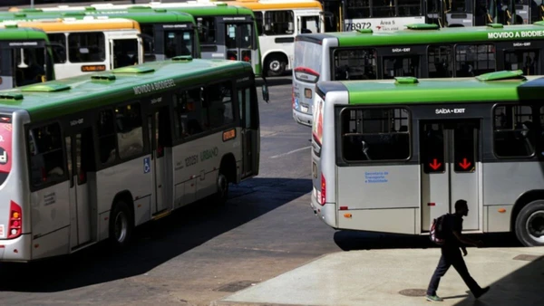Recursos do FGTS vão financiar a compra de 479 novos ônibus com tecnologia menos poluente para sistemas de transporte público no país.