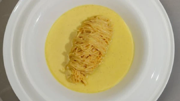 Tajarin al tartufo bianco d’Alba, da Itália, é uma massa fina do Piemonte servida com manteiga e trufa branca por Nadin Sh / Pexels