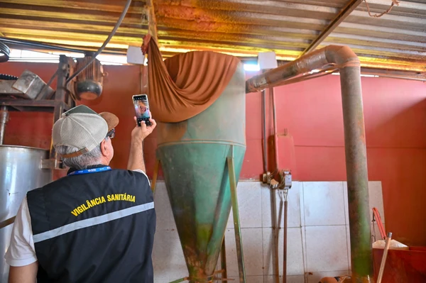 Vigilância Sanitária interdita fábrica clandestina de temperos em Vitória da Conquista por Divulgação