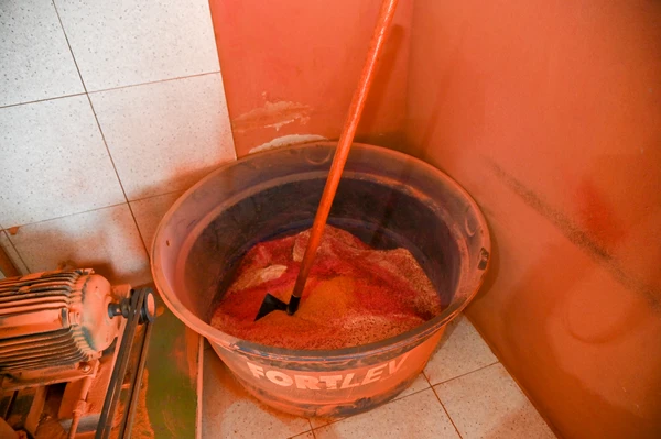 Vigilância Sanitária interdita fábrica clandestina de temperos em Vitória da Conquista por Divulgação