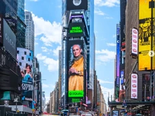 Imagem - Maria Bethânia volta a ser destaque em painel gigante na Times Square