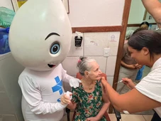 Imagem - Mesmo com chuva, mais de 2 mil pessoas se vacinam em Salvador; campanha contra gripe e covid continua