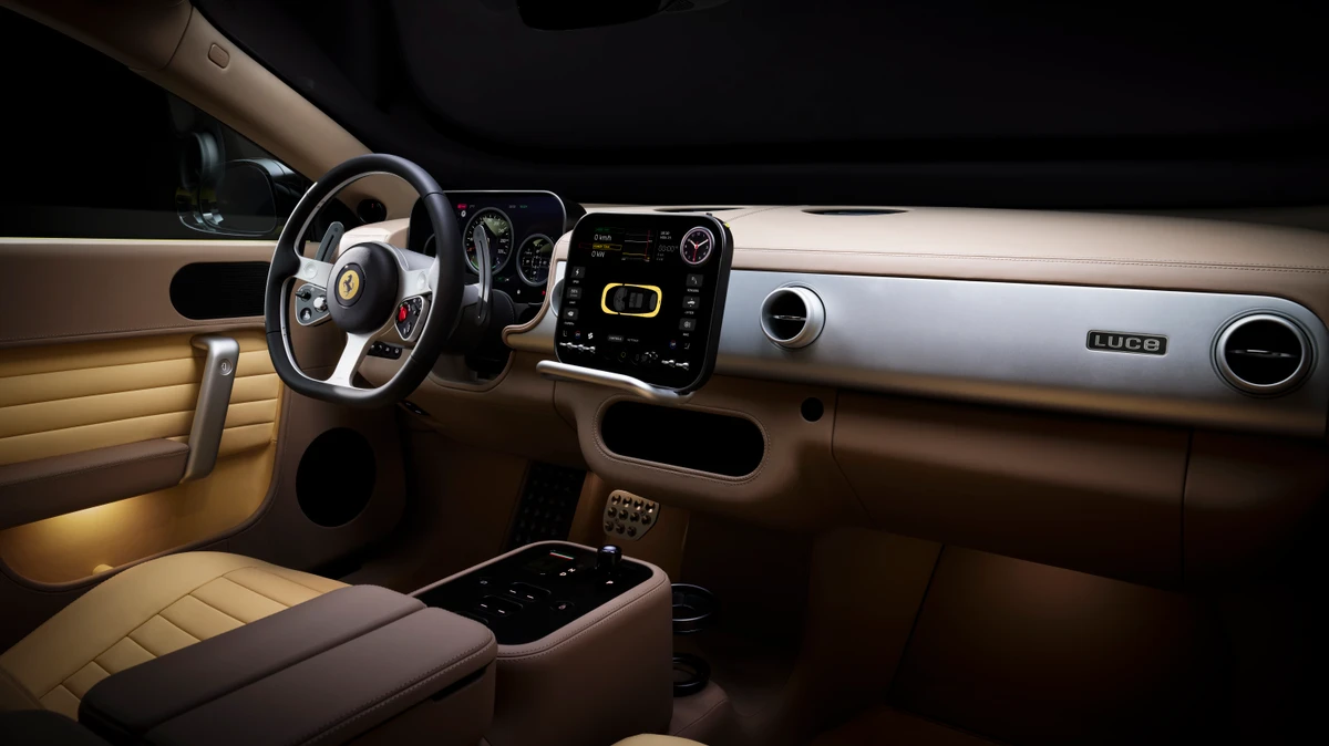 O esportivo elétrico tem o interior com inspiração retrô por Ferrari