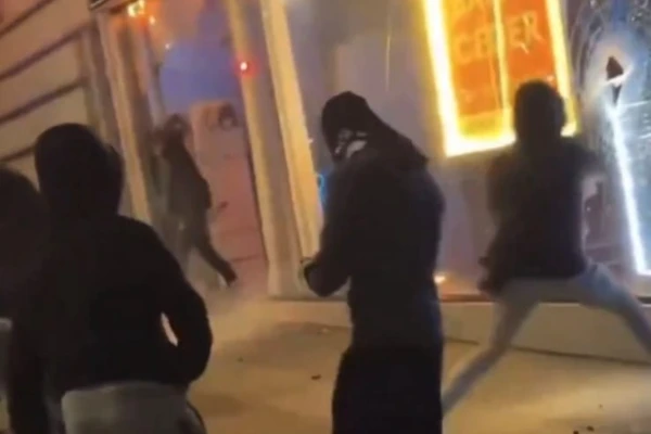 Vandalismo contra estabelecimentos comerciais  por Reprodução/Redes Sociais