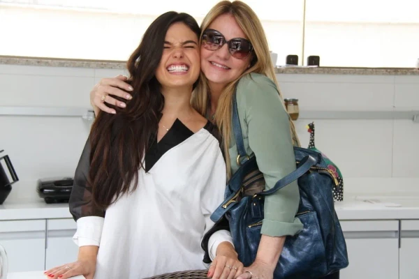Isis Valverde e a mãe, Rosalba Nable por Reprodução