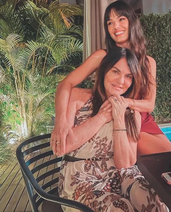 Isis Valverde e a mãe, Rosalba Nable por Reprodução