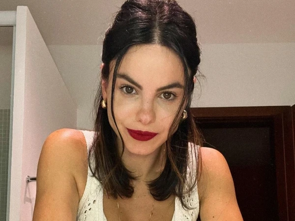 Sthefany Brito por Reprodução