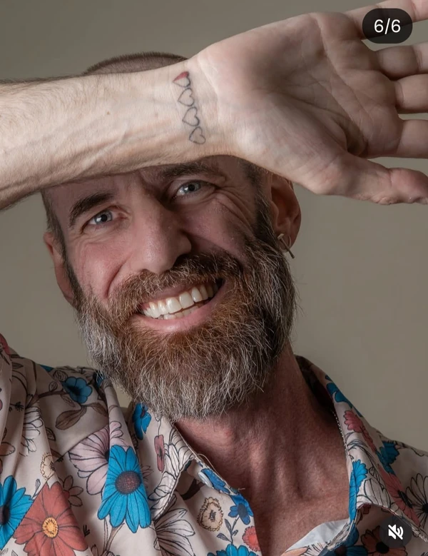 Ao final da celebração, deixou uma reflexão que resume o espírito do evento e que acabou sendo amplamente compartilhada pelos participantes: “A morte acontece uma única vez. Em todos os outros dias existe a vida. E a vida merece ser celebrada.” por Reprodução