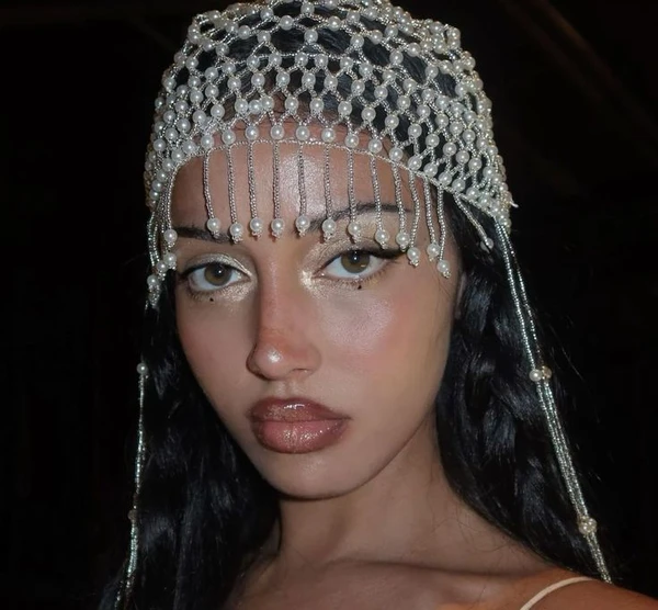 Headpiece é moda entre famosas como Cindy Kimberly  por Reprodução/Redes Sociais 