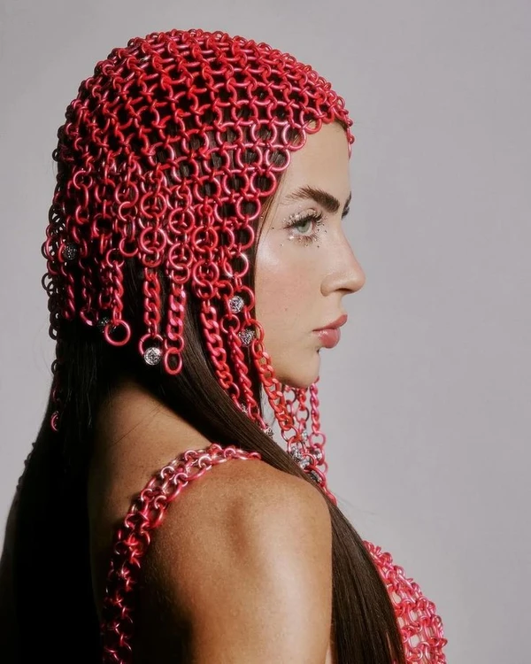 Headpiece é moda entre famosas como Jade Picon por Reprodução/Redes Sociais 