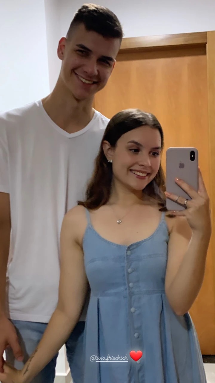  Ivan Goehlen, de 22 anos, e Lívia Friedrich, de 19, morreram em um acidente de trânsito por Reprodução/Instagram