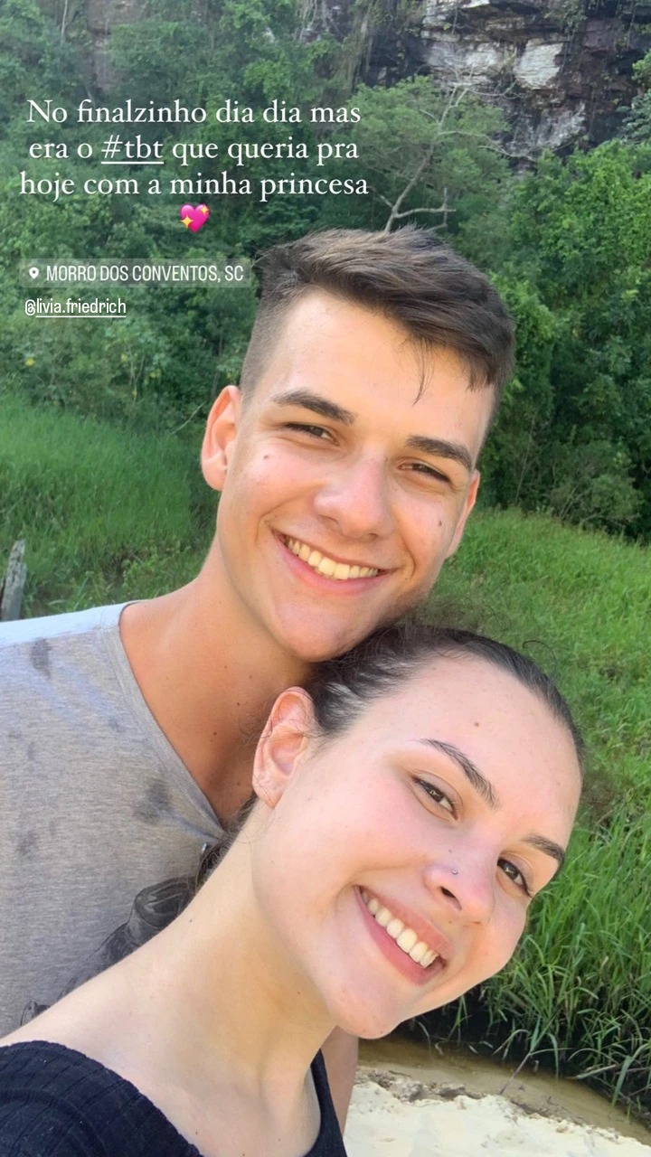  Ivan Goehlen, de 22 anos, e Lívia Friedrich, de 19, morreram em um acidente de trânsito por Reprodução/Instagram