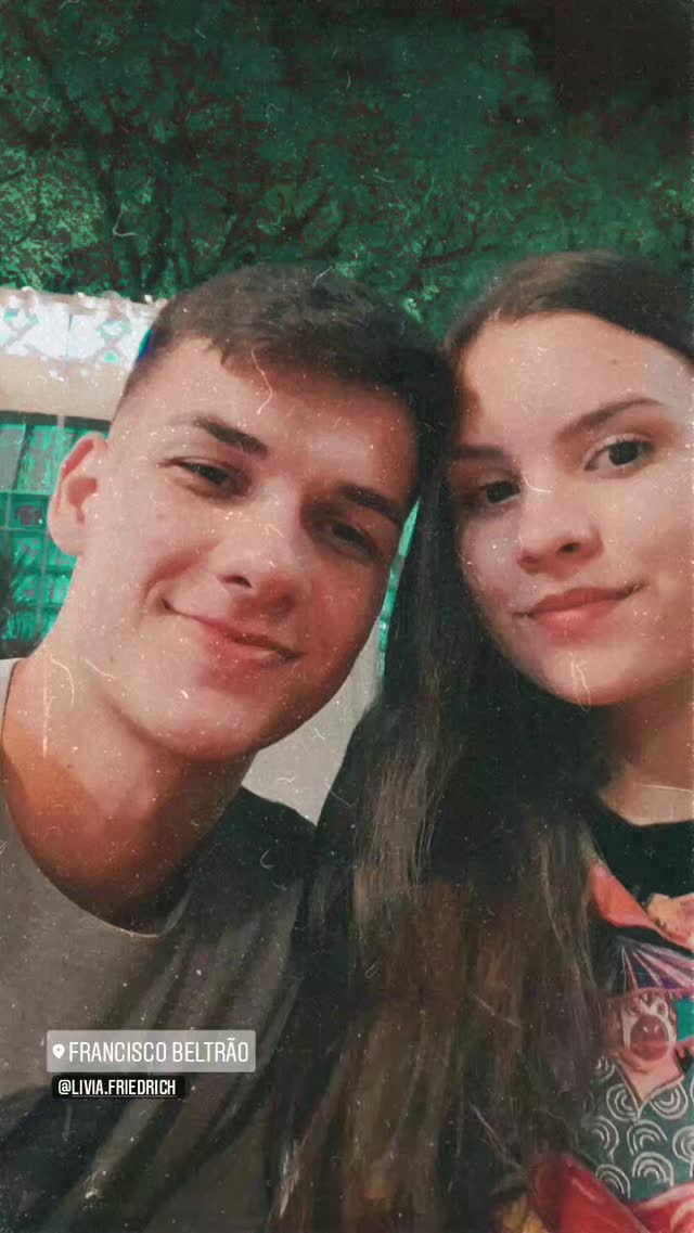  Ivan Goehlen, de 22 anos, e Lívia Friedrich, de 19, morreram em um acidente de trânsito por Reprodução/Instagram