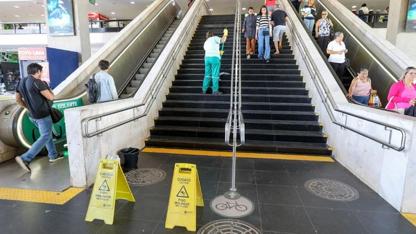 as escadas rolantes foram prioridade para a nova gestão. por Foto: Paulo H. Carvalho/Agência Brasília