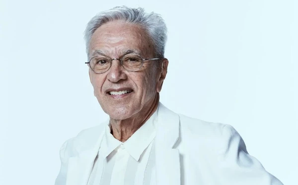 Caetano Veloso afirmou que há um “excesso de racialização, sexualização e ênfase nas questões de gênero”