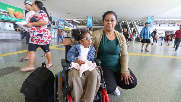 Moradora do Itapoã, Manoela Suzart elogia a mobilidade e a segurança da rodoviária: "Eu não tenho mais medo de roubo. Eu ando tranquila, sem medo nenhum" por Foto: Paulo H. Carvalho/Agência Brasília