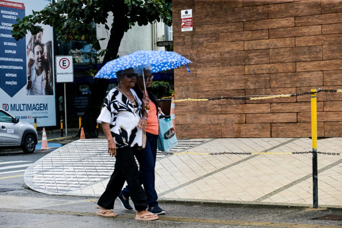 Salvador iniciou a semana sob fortes chuvas por Arisson Marinho/CORREIO