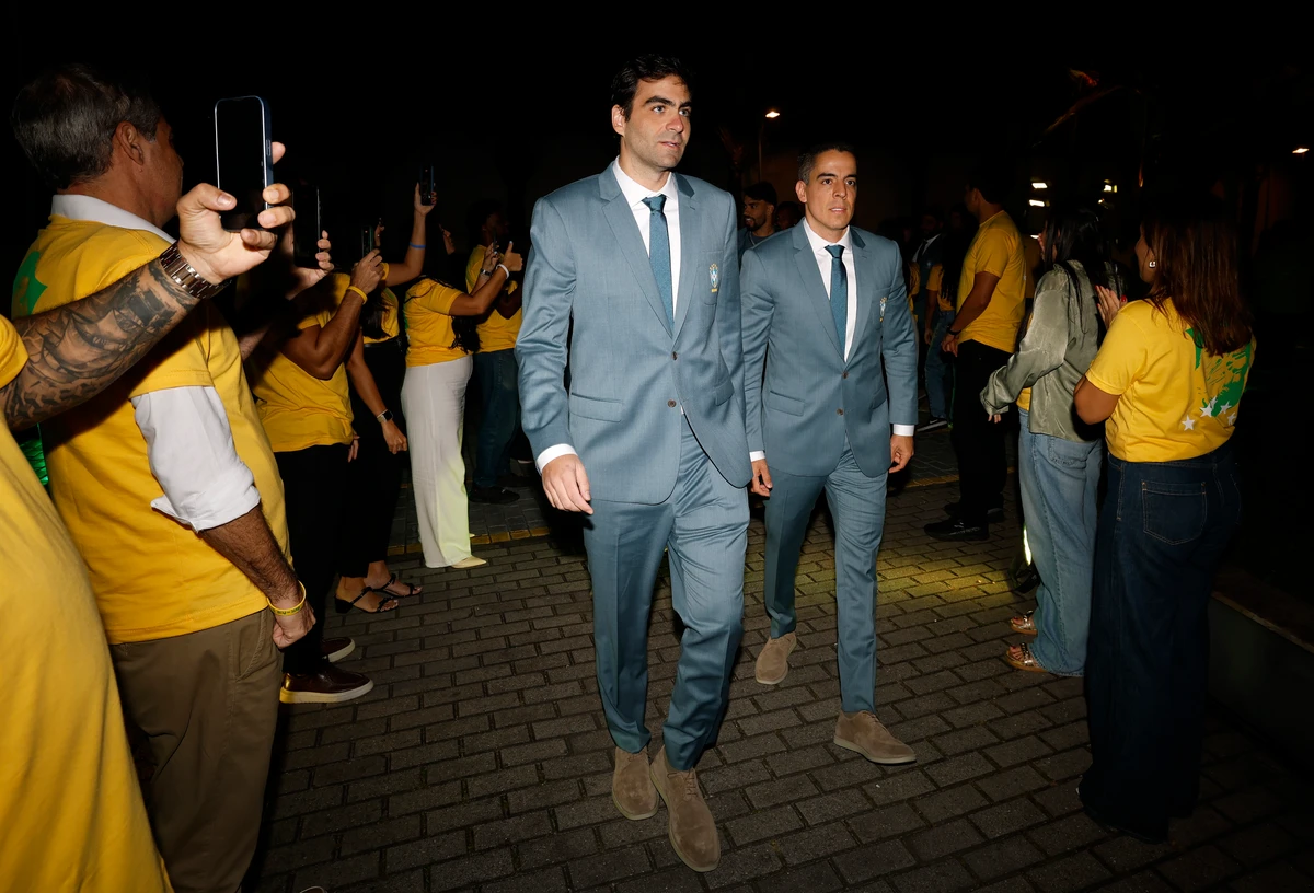 Seleção se despede dos funcionários antes de viajar para os Estados Unidos por Rafael Ribeiro/CBF