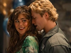Imagem - Protagonista de Off Campus termina noivado após quase 4 anos de relacionamento