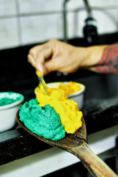 Acarajé verde e amarelo é lançado em Salvador por Acarajé verde e amarelo é lançado em Salvador