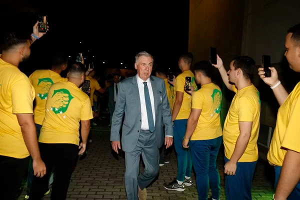 Carlo Ancelotti no embarque por Rafael Ribeiro / CBF