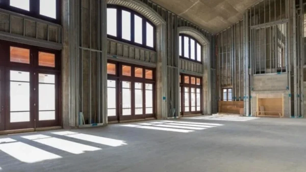 A propriedade conta com sistemas próprios de energia, água e geração de emergência por Hall and Hall