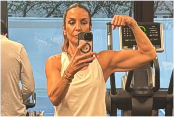 Ivete Sangalo exibe braço musculoso em treino
