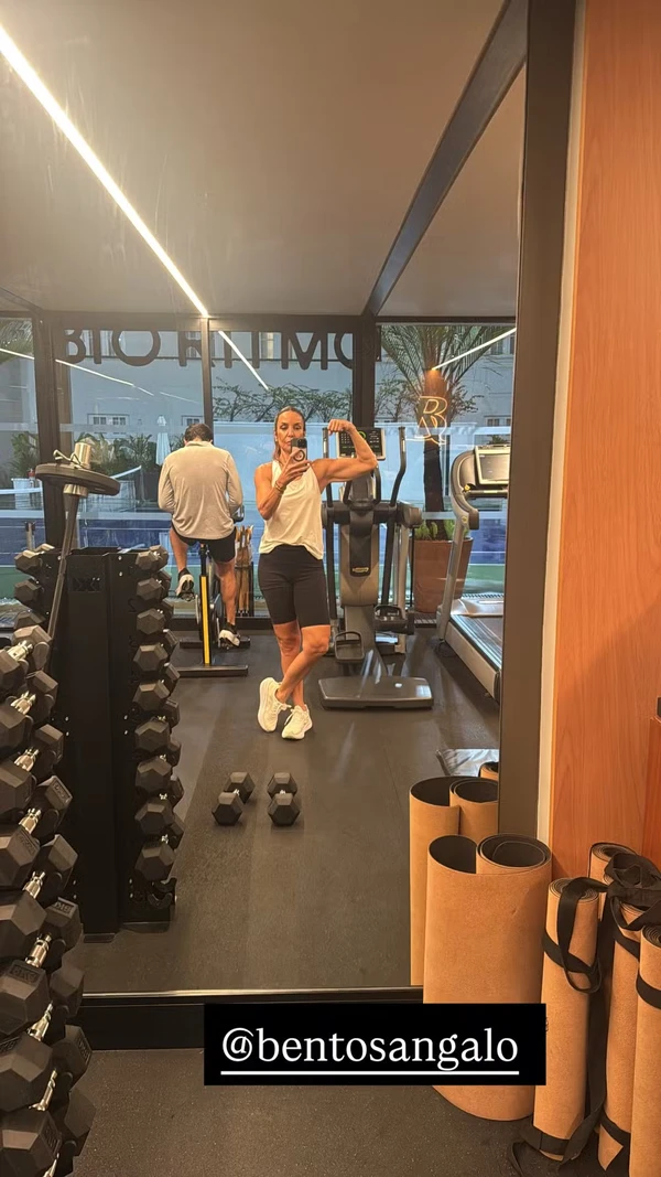 Ivete Sangalo exibe braço musculoso em treino por Reprodução/Redes Sociais 