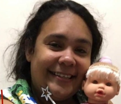 Mulher de 37 anos finge ser adolescente de 12 e engana família por mais de um ano por Reprodução
