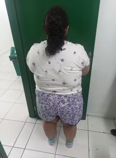 Mulher de 37 anos finge ser adolescente de 12 e engana família por mais de um ano por Reprodução