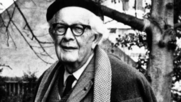 Piaget revolucionou a educação ao mostrar que crianças não pensam da mesma forma que adultos.
