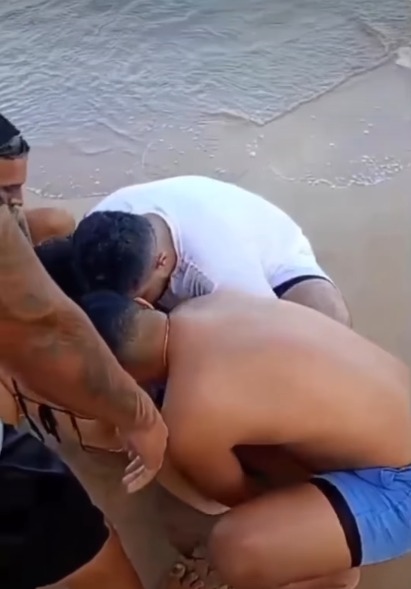 Jovem perdeu a perna após ataque de tubarão por Jovem perdeu a perna após ataque de tubarão