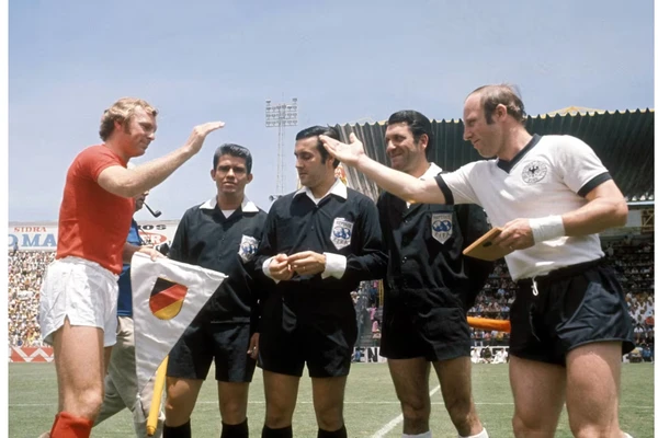 Uwe Seeler (Alemanha Ocidental) — 21 jogos em Copas do Mundo por Divulgação/Fifa