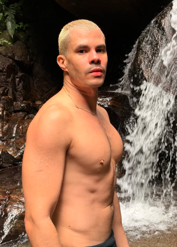 Ator Vinicius Teixeira por Reprodução | Instagram