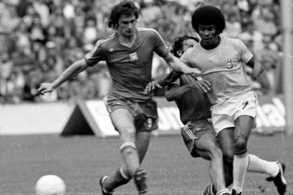 Władysław Żmuda (Polônia) — 21 jogos em Copas do Mundo por Divulgação/Fifa